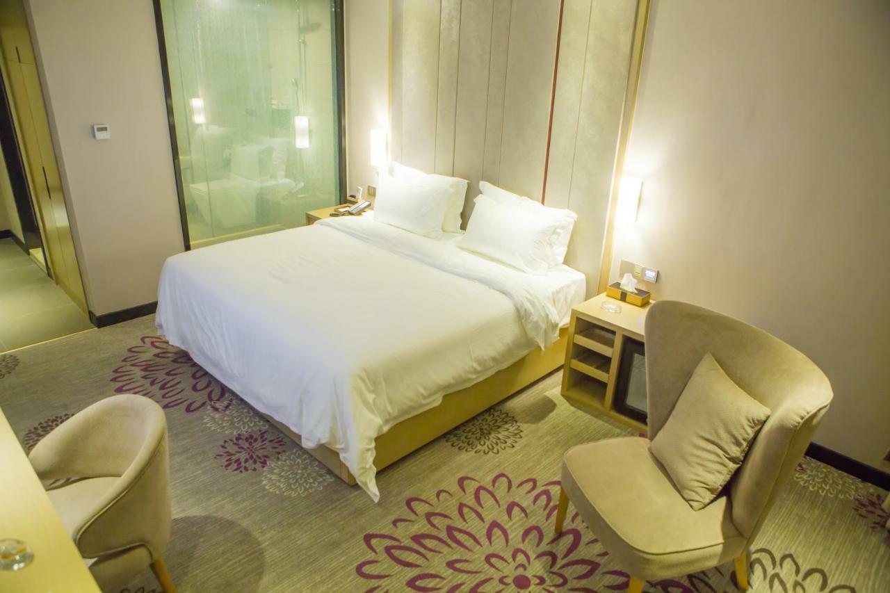 Lavande Hotel Shantou Bagian luar foto
